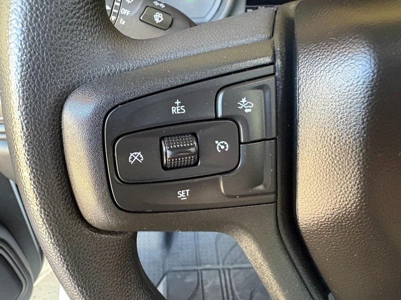 Chevrolet Silverado 2500HD Vehicle Full-screen Gallery Image 25