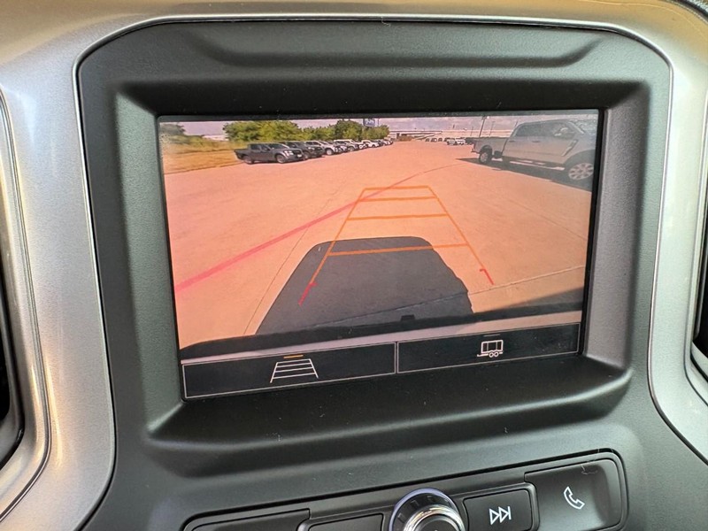 Chevrolet Silverado 2500HD Vehicle Full-screen Gallery Image 28