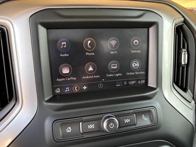 Chevrolet Silverado 2500HD Vehicle Full-screen Gallery Image 29