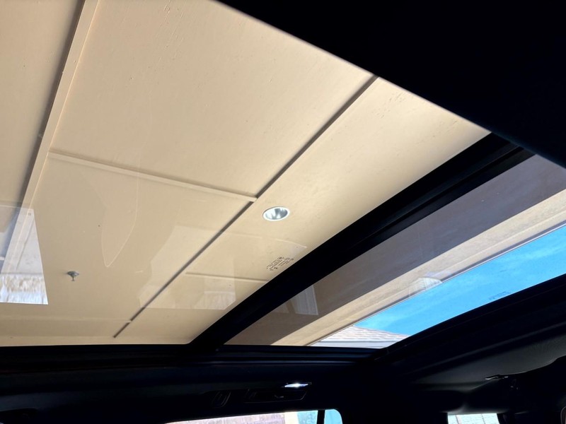 Chevrolet Tahoe Vehicle Full-screen Gallery Image 30