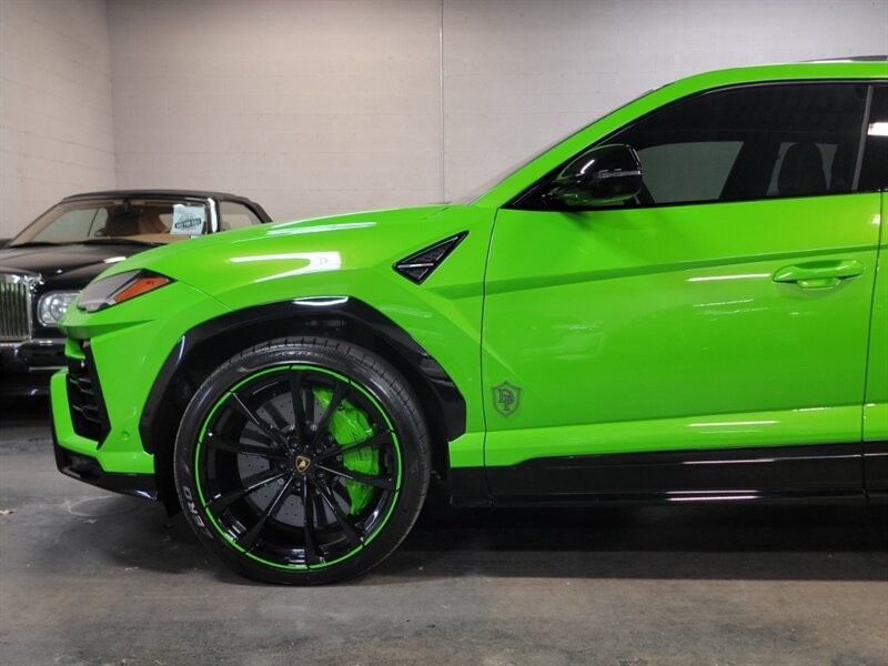 Lamborghini Urus Pearl capsule Vehicle Full-screen Gallery Image 04