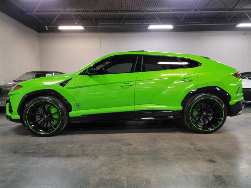 Lamborghini Urus Pearl capsule Vehicle Full-screen Gallery Image 06