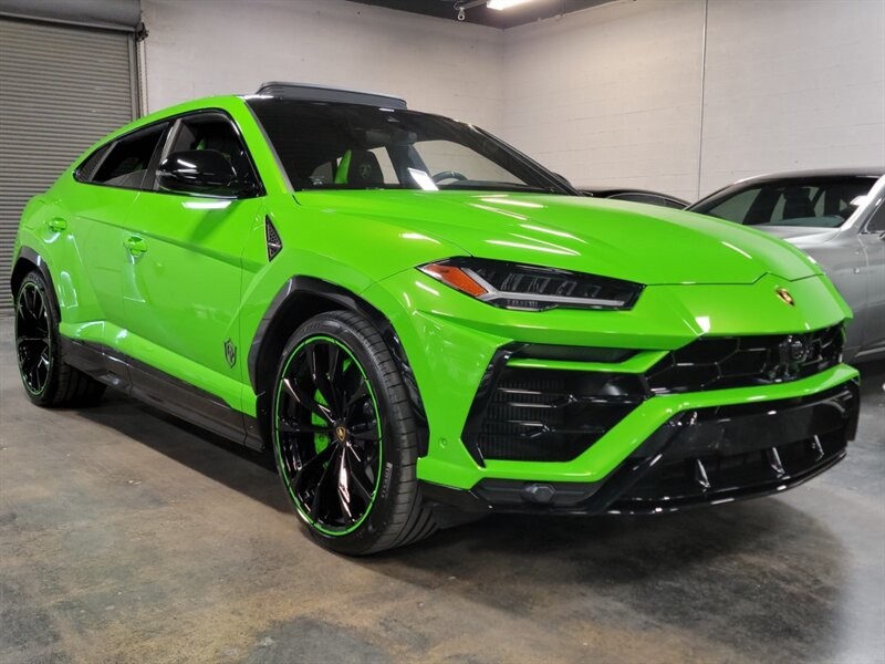 Lamborghini Urus Pearl capsule Vehicle Full-screen Gallery Image 14