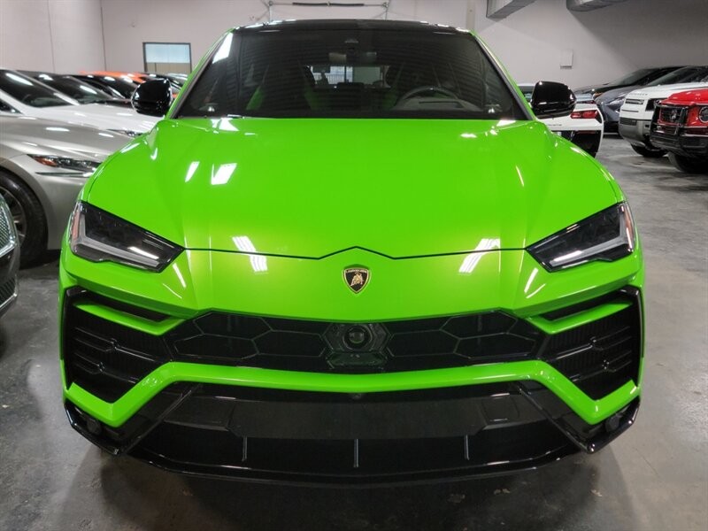 Lamborghini Urus Pearl capsule Vehicle Full-screen Gallery Image 16