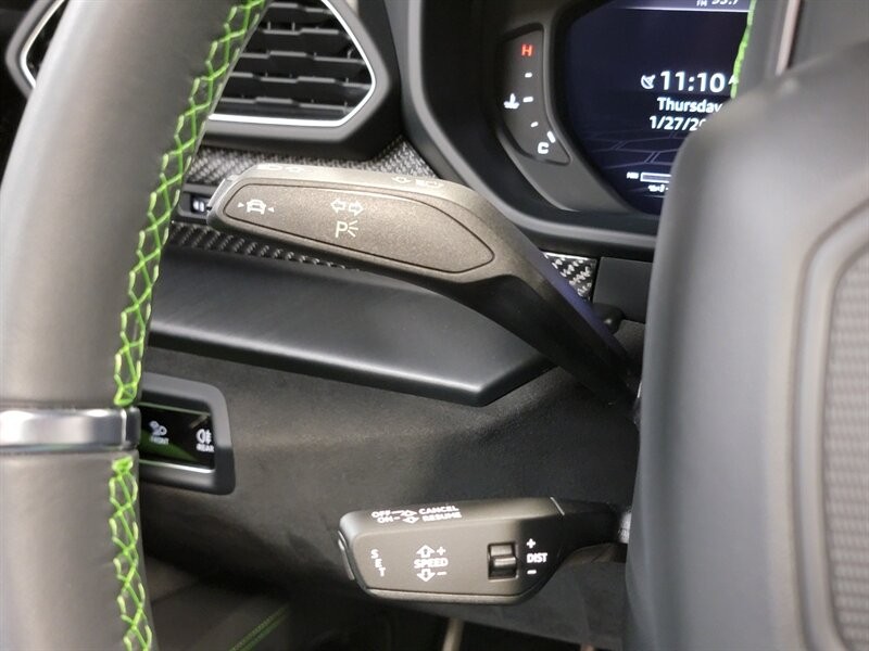 Lamborghini Urus Pearl capsule Vehicle Full-screen Gallery Image 42