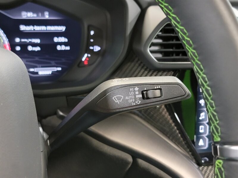 Lamborghini Urus Pearl capsule Vehicle Full-screen Gallery Image 43