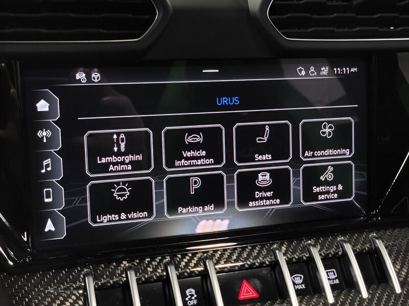 Lamborghini Urus Pearl capsule Vehicle Full-screen Gallery Image 46