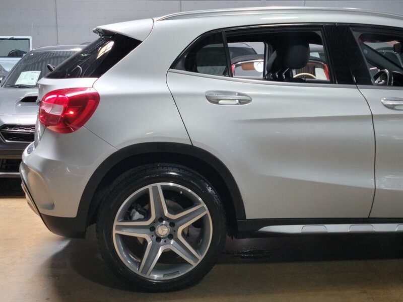 Mercedes-Benz 250 Vehicle Full-screen Gallery Image 11