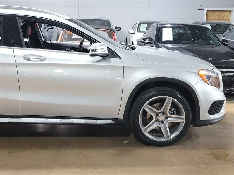 Mercedes-Benz 250 Vehicle Full-screen Gallery Image 12