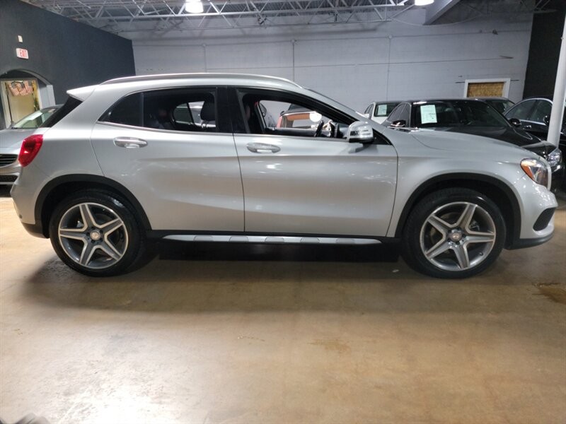 Mercedes-Benz 250 Vehicle Full-screen Gallery Image 13