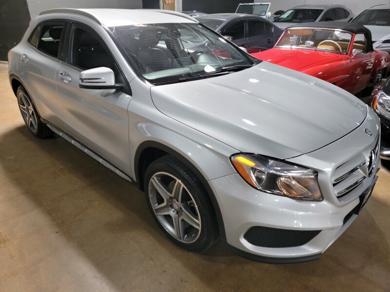 Mercedes-Benz 250 Vehicle Full-screen Gallery Image 15