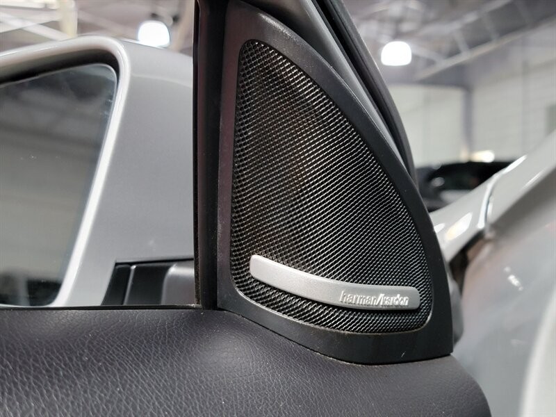 Mercedes-Benz 250 Vehicle Full-screen Gallery Image 18