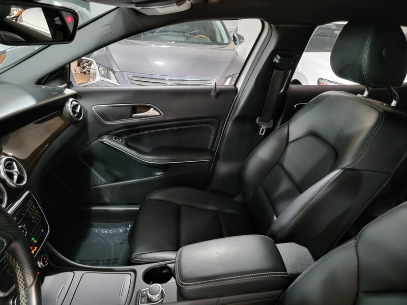 Mercedes-Benz 250 Vehicle Full-screen Gallery Image 19