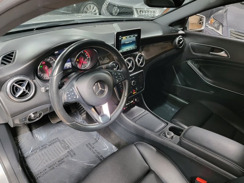 Mercedes-Benz 250 Vehicle Full-screen Gallery Image 36