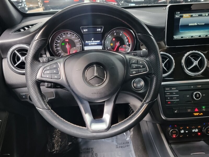 Mercedes-Benz 250 Vehicle Full-screen Gallery Image 38