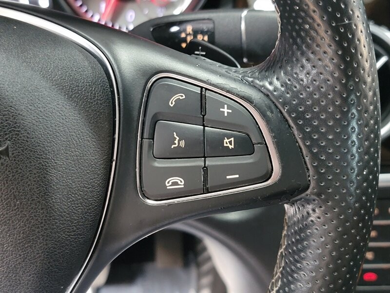 Mercedes-Benz 250 Vehicle Full-screen Gallery Image 43