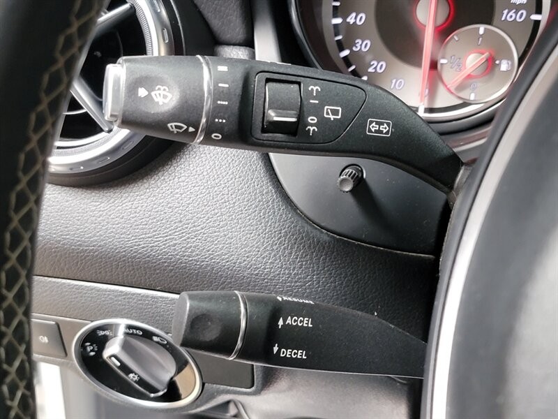 Mercedes-Benz 250 Vehicle Full-screen Gallery Image 45