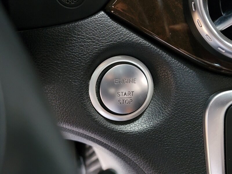 Mercedes-Benz 250 Vehicle Full-screen Gallery Image 46