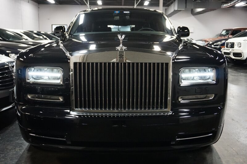 Rolls-Royce Phantom Vehicle Full-screen Gallery Image 10