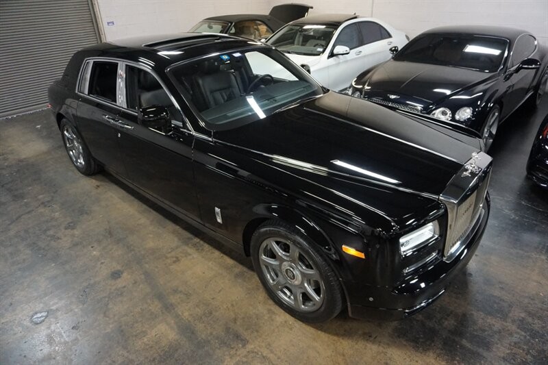 Rolls-Royce Phantom Vehicle Full-screen Gallery Image 17