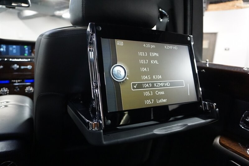 Rolls-Royce Phantom Vehicle Full-screen Gallery Image 33