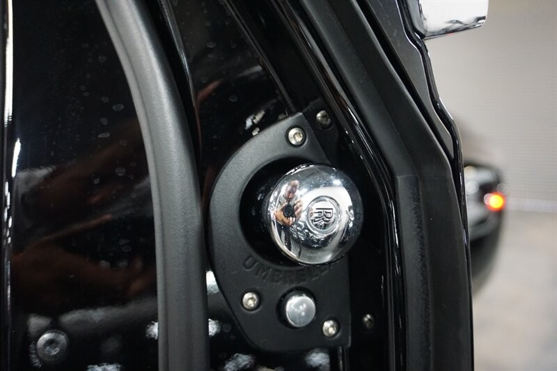 Rolls-Royce Phantom Vehicle Full-screen Gallery Image 34