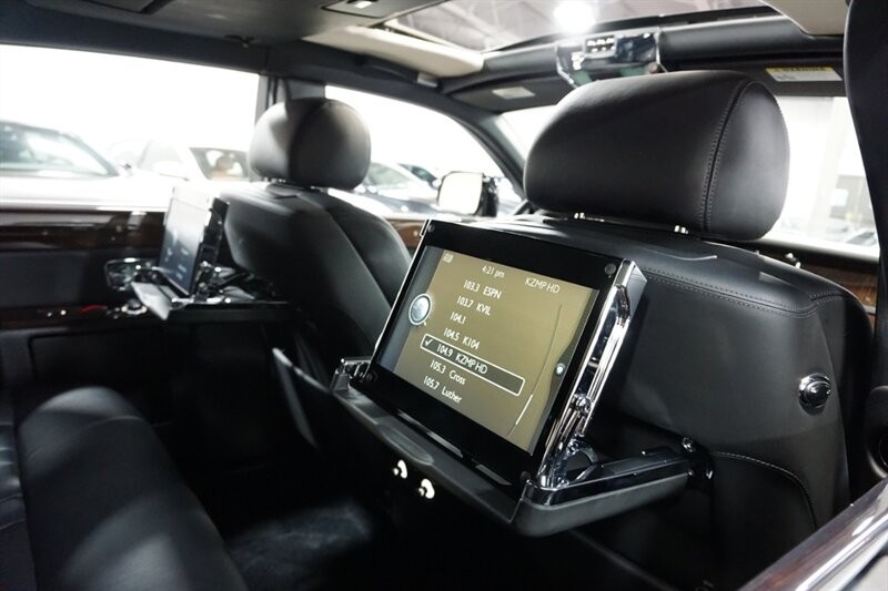 Rolls-Royce Phantom Vehicle Full-screen Gallery Image 38