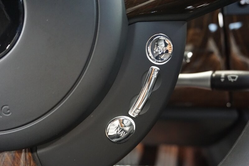 Rolls-Royce Phantom Vehicle Full-screen Gallery Image 48