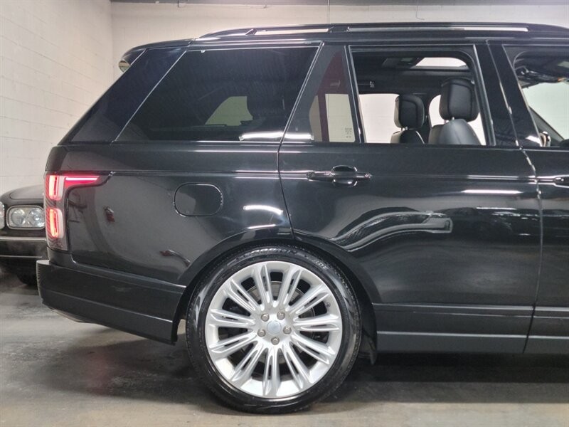 Land Rover Range Rover Supercharged Vehicle Full-screen Gallery Image 12