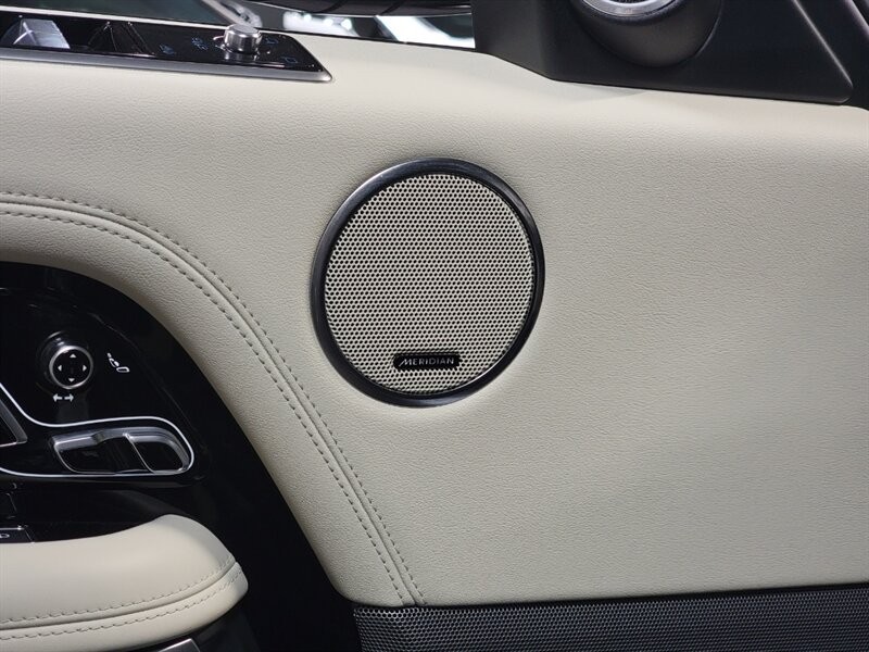 Land Rover Range Rover Supercharged Vehicle Full-screen Gallery Image 20