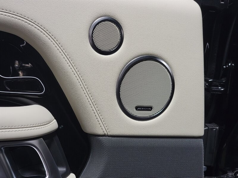 Land Rover Range Rover Supercharged Vehicle Full-screen Gallery Image 27