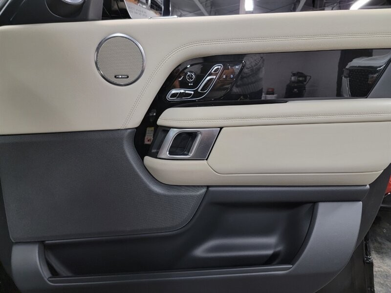 Land Rover Range Rover Supercharged Vehicle Full-screen Gallery Image 38