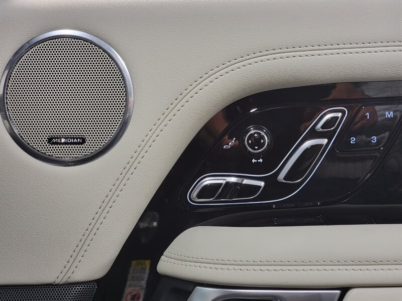 Land Rover Range Rover Supercharged Vehicle Full-screen Gallery Image 39