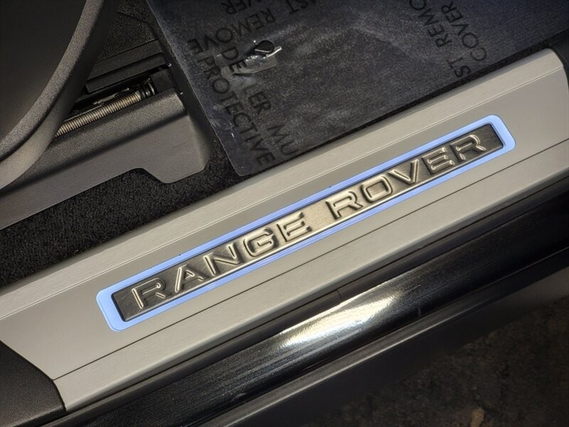 Land Rover Range Rover Supercharged Vehicle Full-screen Gallery Image 40