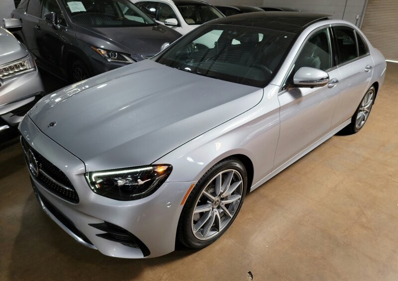 Mercedes-Benz 350 Vehicle Full-screen Gallery Image 03