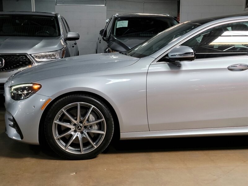 Mercedes-Benz 350 Vehicle Full-screen Gallery Image 04