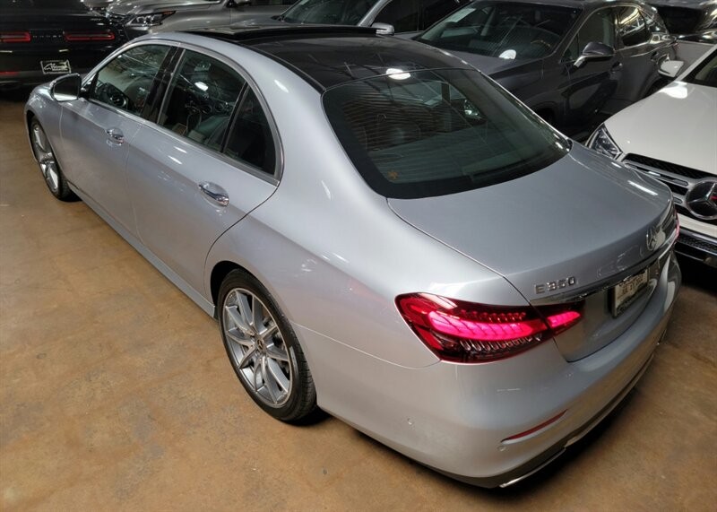 Mercedes-Benz 350 Vehicle Full-screen Gallery Image 08