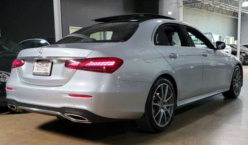 Mercedes-Benz 350 Vehicle Full-screen Gallery Image 10