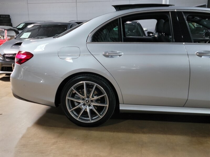 Mercedes-Benz 350 Vehicle Full-screen Gallery Image 11