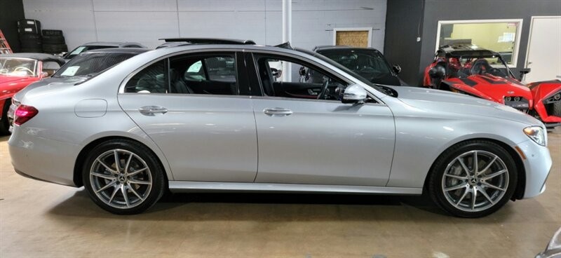 Mercedes-Benz 350 Vehicle Full-screen Gallery Image 13