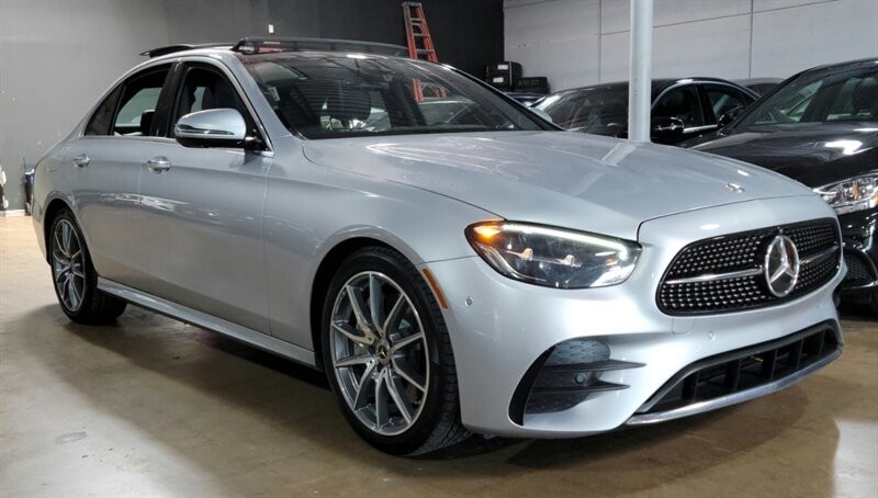 Mercedes-Benz 350 Vehicle Full-screen Gallery Image 14