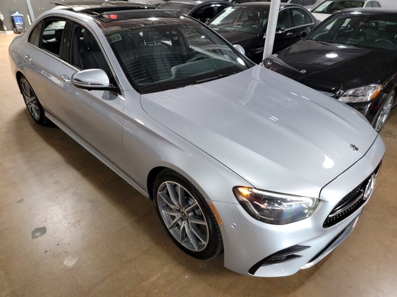 Mercedes-Benz 350 Vehicle Full-screen Gallery Image 15