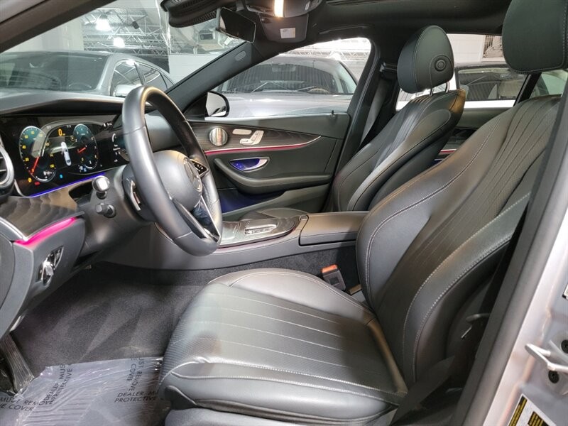 Mercedes-Benz 350 Vehicle Full-screen Gallery Image 20