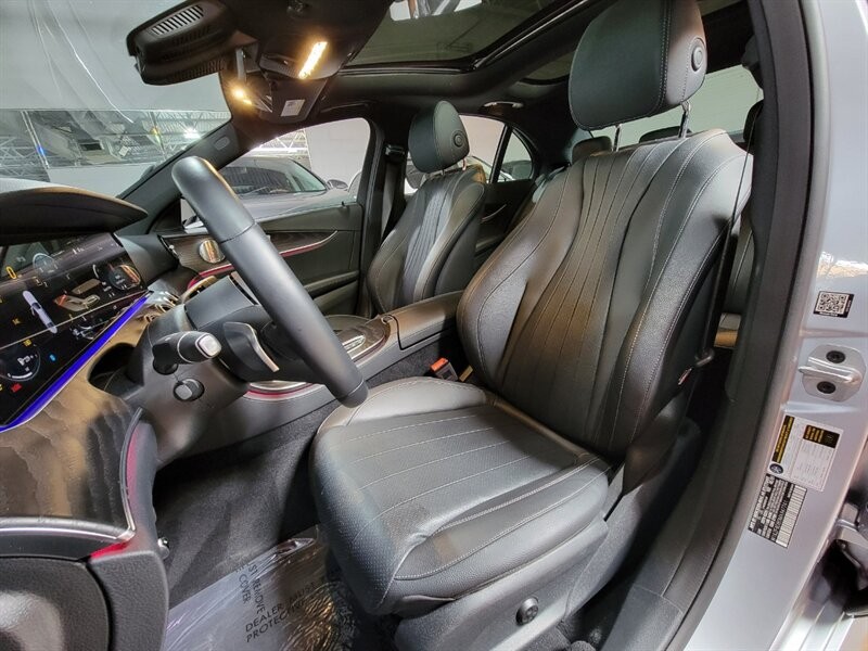 Mercedes-Benz 350 Vehicle Full-screen Gallery Image 21