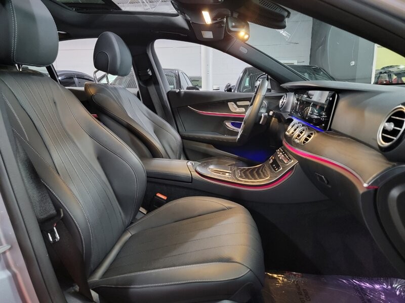 Mercedes-Benz 350 Vehicle Full-screen Gallery Image 34