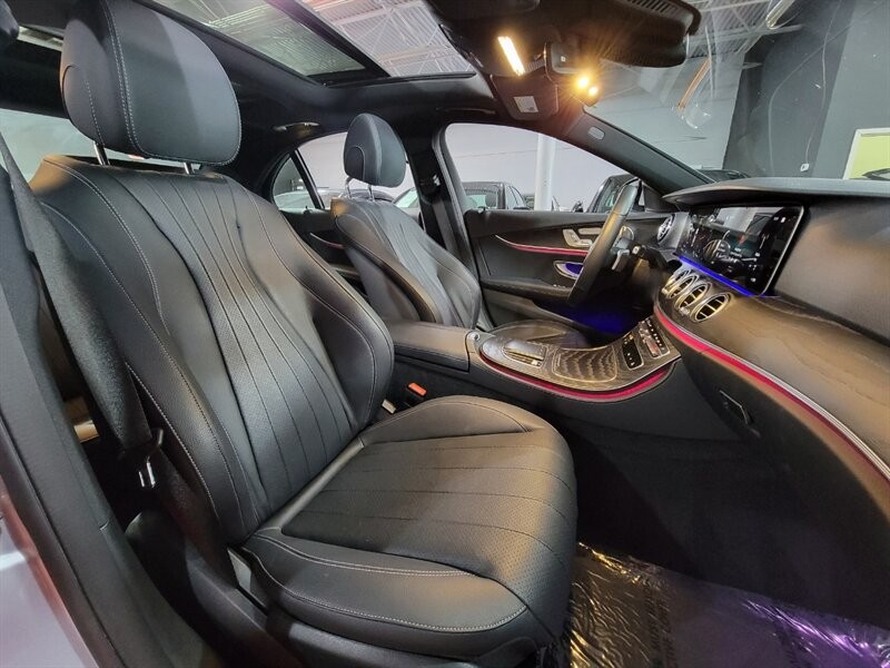 Mercedes-Benz 350 Vehicle Full-screen Gallery Image 35