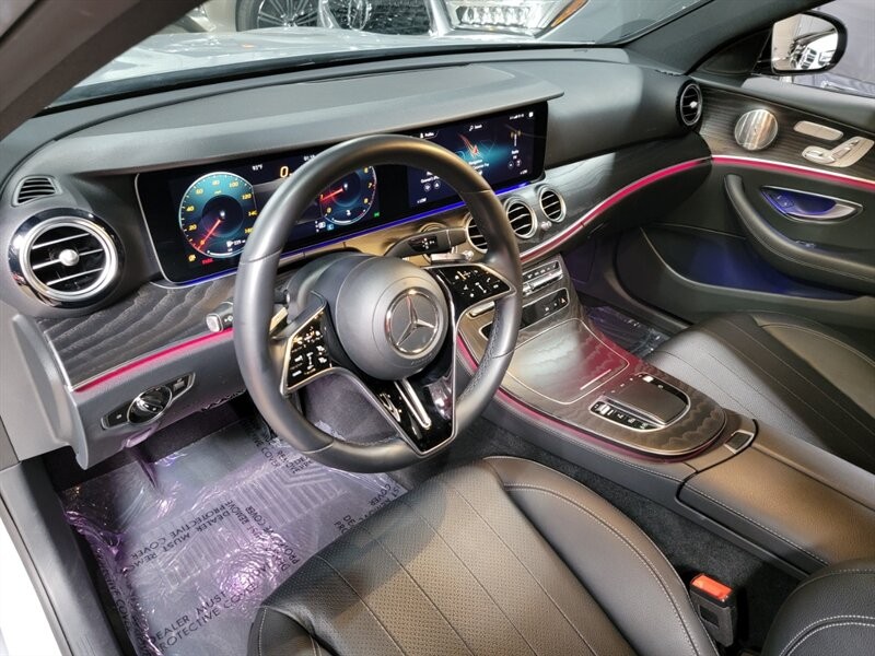 Mercedes-Benz 350 Vehicle Full-screen Gallery Image 36