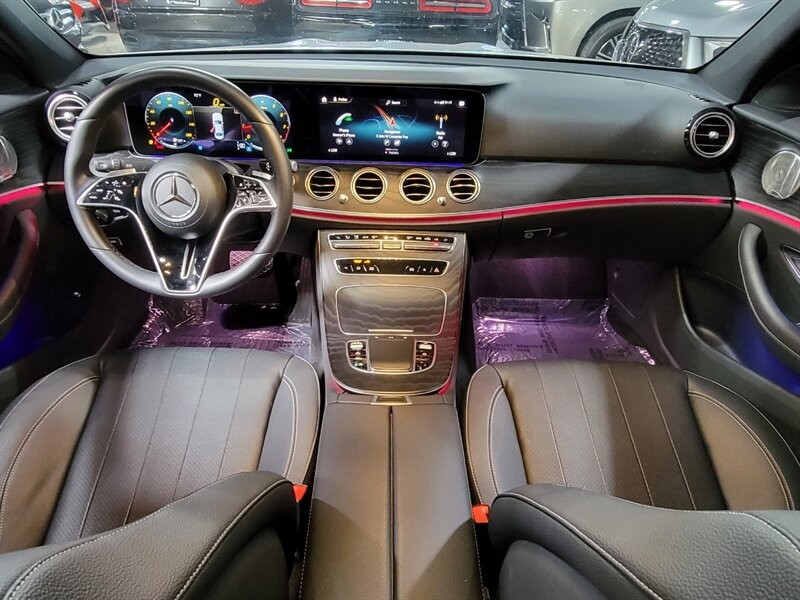 Mercedes-Benz 350 Vehicle Full-screen Gallery Image 39