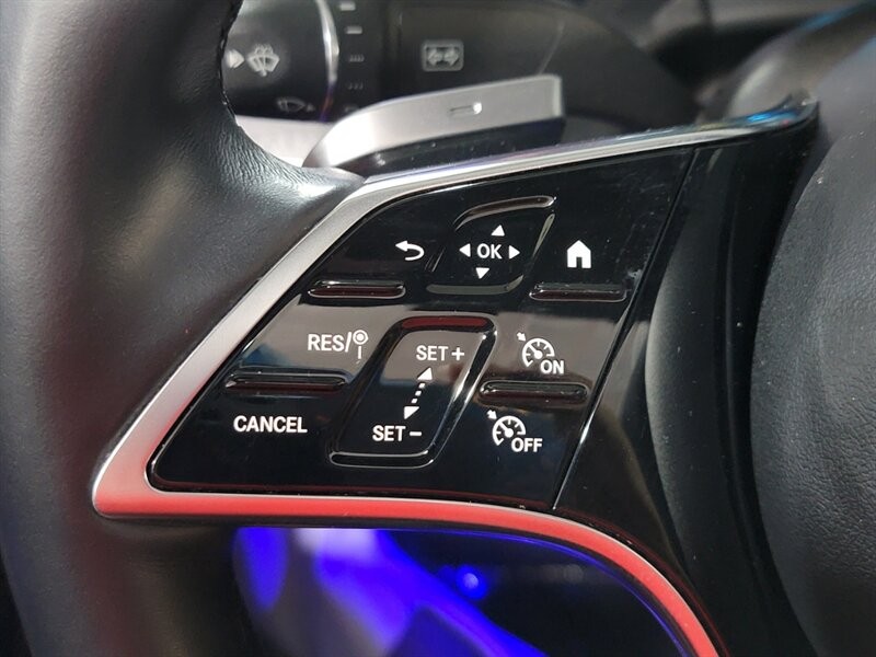 Mercedes-Benz 350 Vehicle Full-screen Gallery Image 43