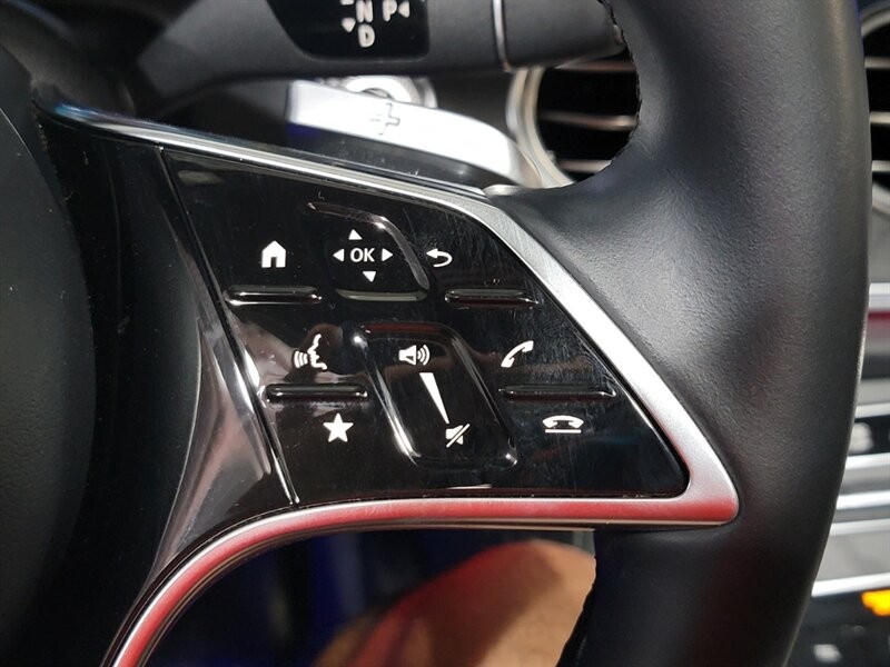 Mercedes-Benz 350 Vehicle Full-screen Gallery Image 44